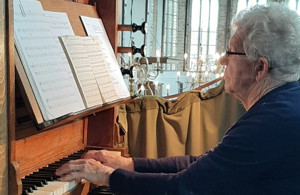 organist wally hoekstra.jpg